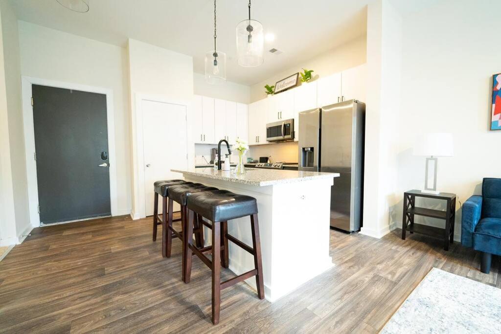 Luxury Apartment Wifi, Gym, Pool, Shops & Food! Unit 329 夏洛特 外观 照片